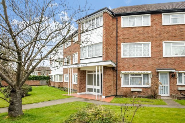Flat to rent in Gatehouse, Ditton Road, Surbiton