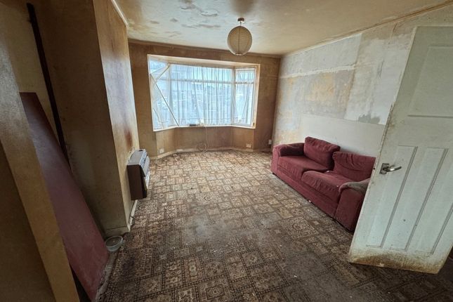 32 Kings Road, Cheriton, Folkestone photo 4