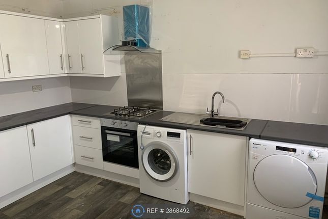 Flat, Llangyfelach Road, Treboeth, Swansea photo 3