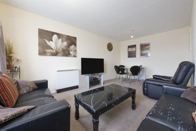 13, Angelica Drive, London photo 4