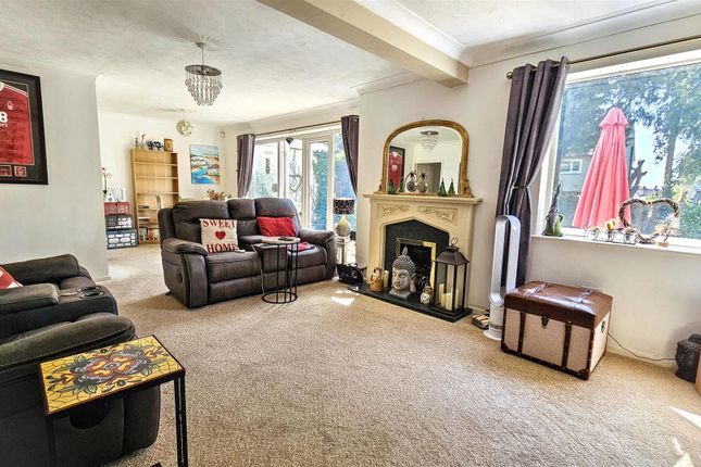 4, Silverwood Close, Leicester photo 2