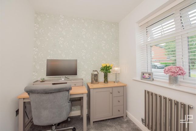 53, Priestfields, Leigh photo 5