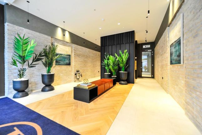 Flat for sale in Phoenix Place, Holborn, London