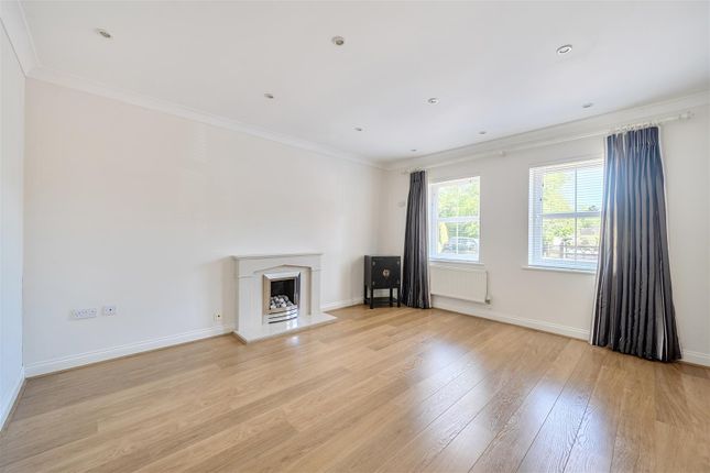 6, Barkhart Close, Wokingham photo 2