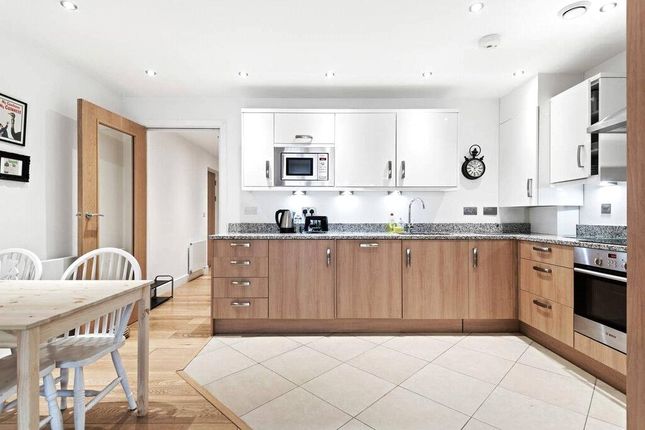 Chatfield Road, London photo 3