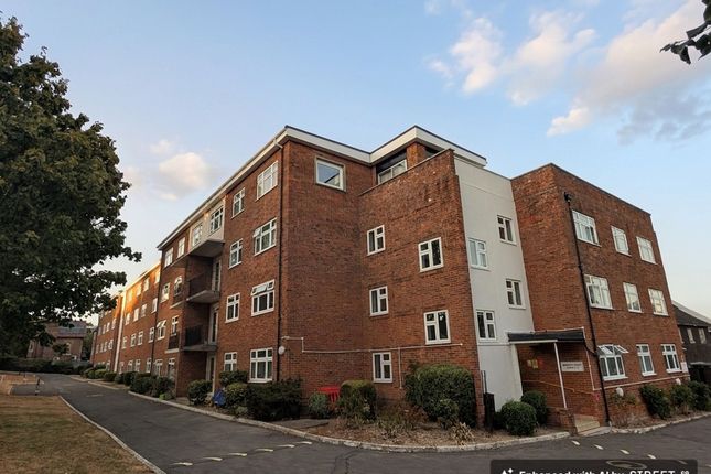 Flat 4, Bassett Court Bassett Avenue, Southampton photo 3