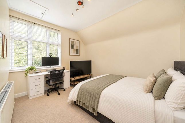 Flat A, 24, East Heath Road, London photo 4