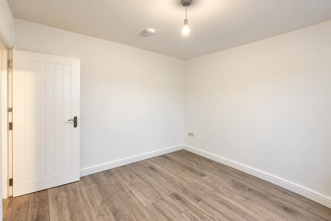 Oakwood Avenue, Southall photo 4