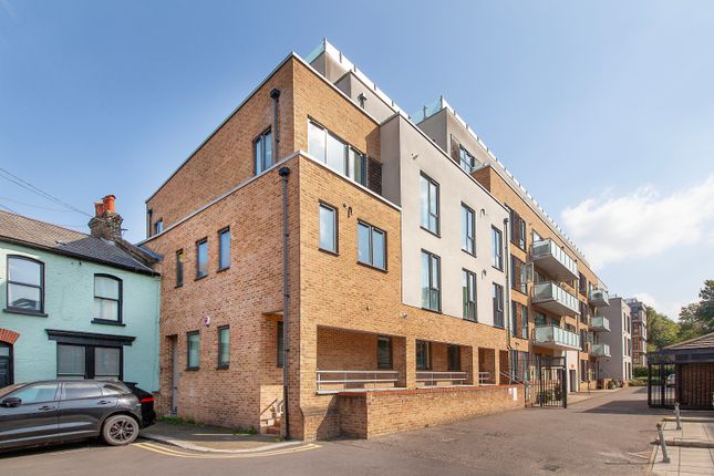 Thumbnail Flat for sale in Charterhouse Apartments, 21 Eltringham Street