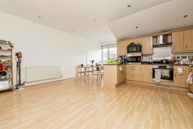 Flat for sale in Russet Drive, St.Albans