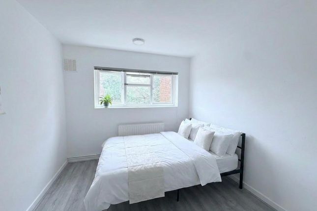 Gauntlett Court, Wembley photo 3