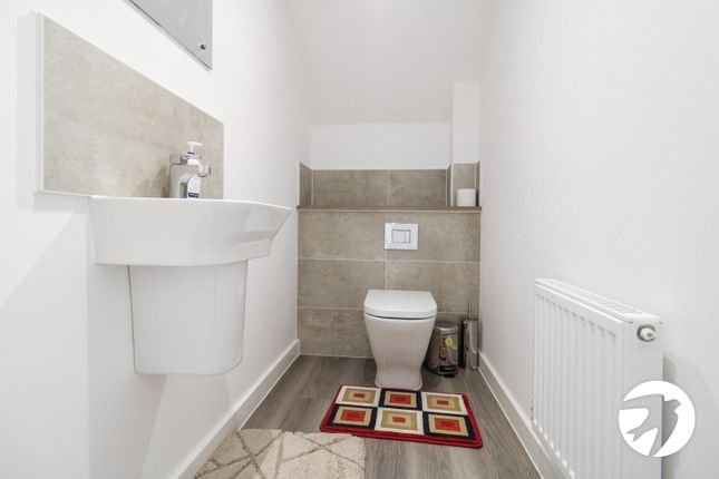 21, Stratford Way, Gravesend photo 5