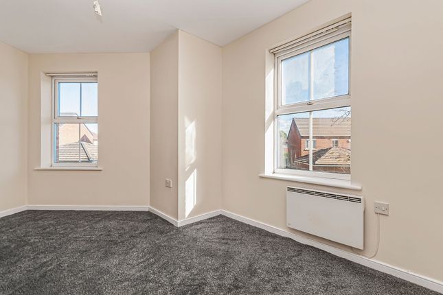 34 Sunningdale Court, Bolton photo 3