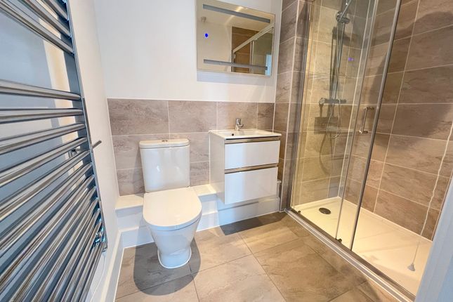 Flat for sale in Bath Road, Reading