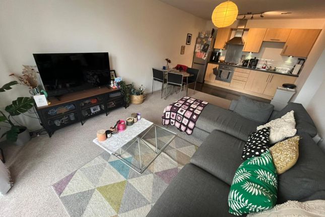 311, Stillwater Drive, Manchester photo 3