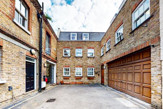 Office to let in London Mews, London