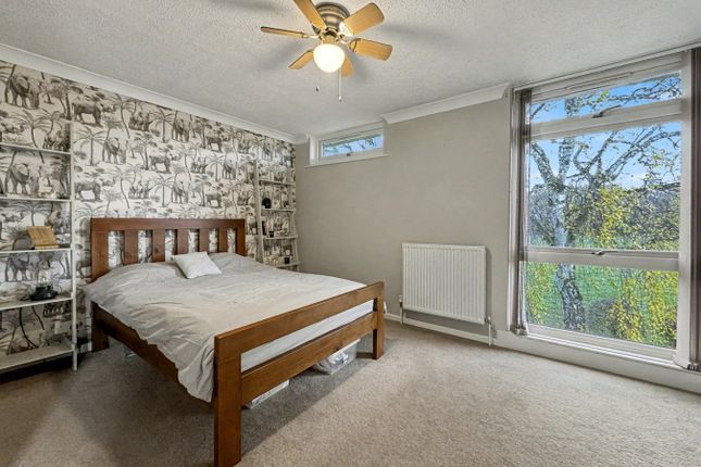 27, Sproughton Court, Ipswich photo 4