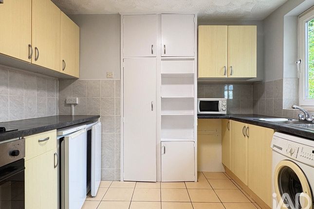 45 Leighton Court, Copperdale Close, Reading photo 4