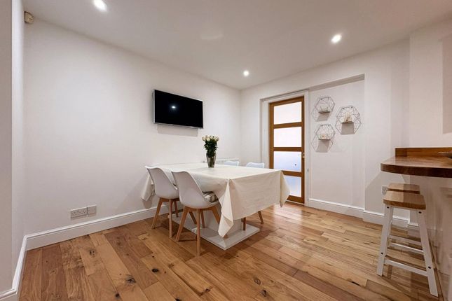 14, Nightingale Close, Northamptonshire photo 3