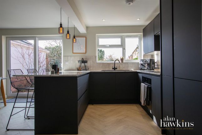 37, Longleaze, Royal Wootton Bassett photo 3