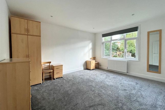 Flat 2, 84 Hutton Grove, London photo 5