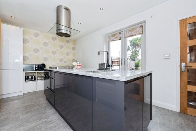 62, Kent Road, Grays photo 4
