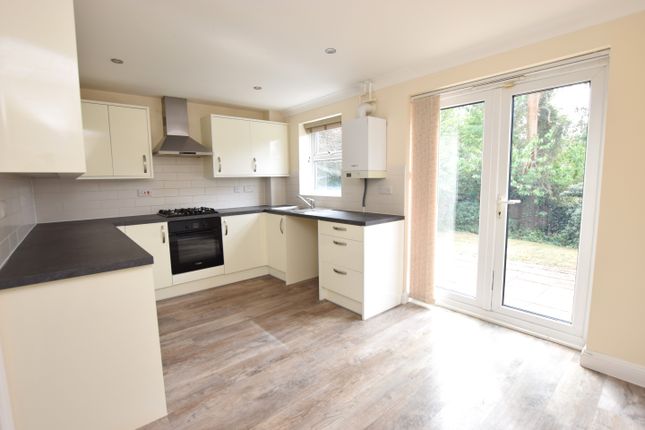12, Lodge Close, Huntingdon photo 2