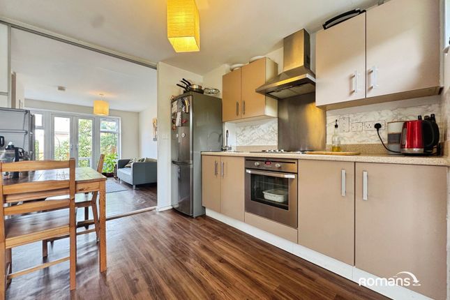 22, Englefield Way, Hampshire photo 2