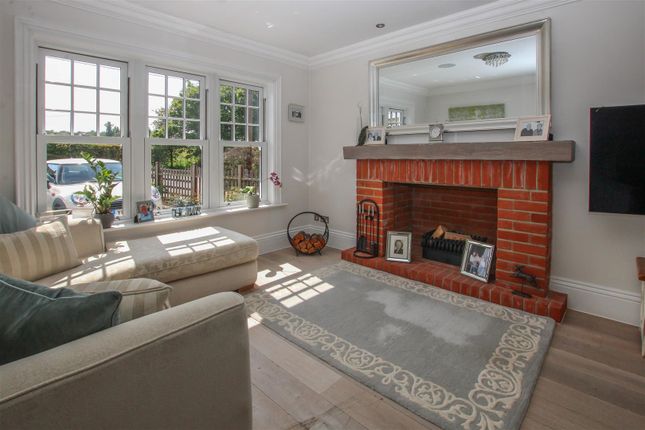 3, Nags Head Lane, Brentwood photo 2