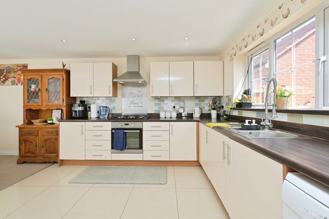 14, Livingstone Road, Corby photo 4