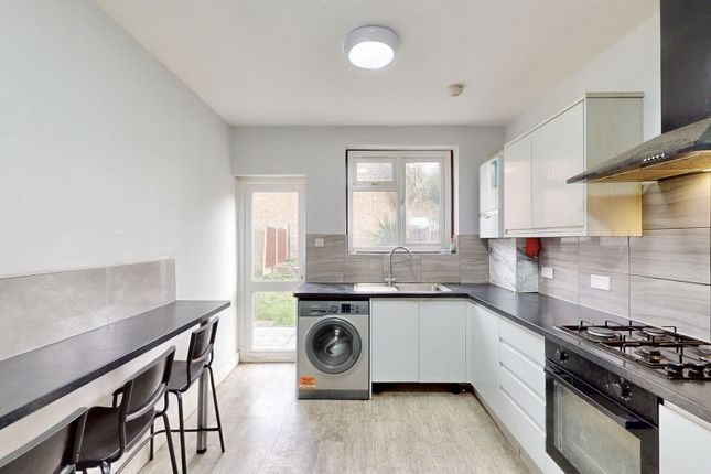 218, Wards Road, Ilford photo 3