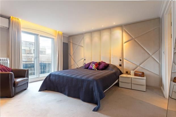 Flat for sale in Merganser Court, Star Place, London