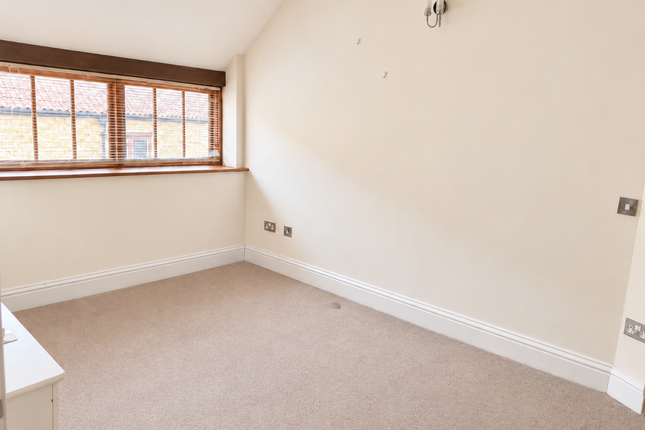 5 Whites Yard,, Fore Street, Somerset photo 4