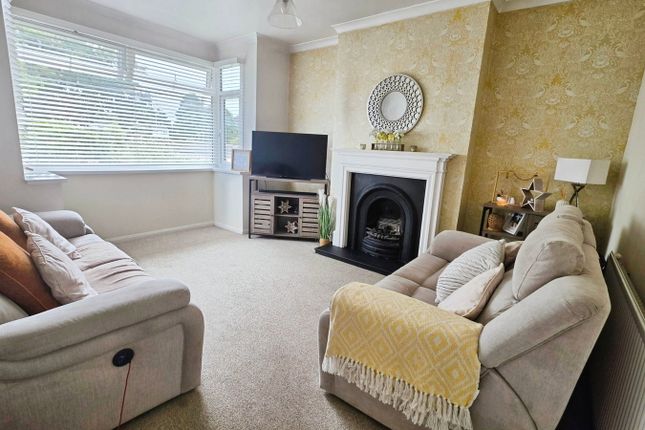 2, Hawthorn Drive, Bridgend photo 3