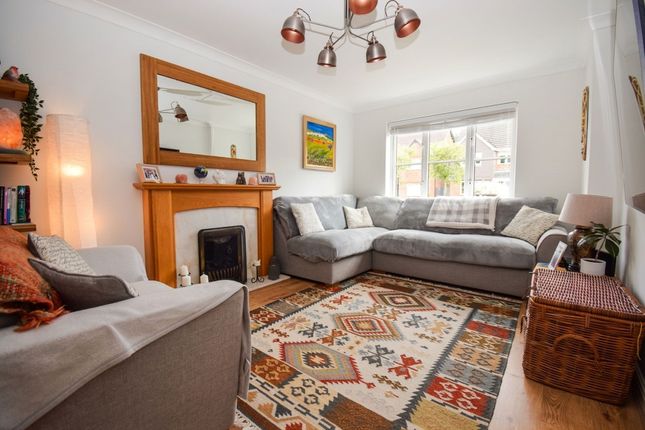 37 Harvest Road, Eastleigh photo 4