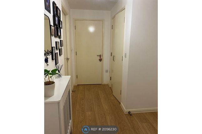 Flat to rent in Orchard Court, London