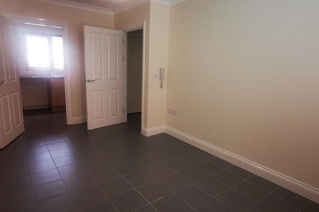 6 Anton Court, Dulais Road photo 2