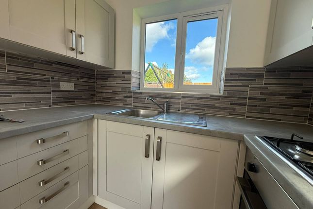 19 Leacroft, Willenhall, Walsall photo 4