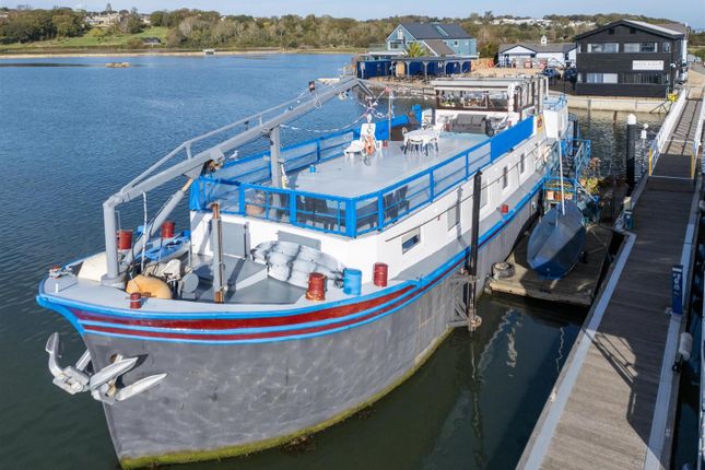 3-bed house on Dutch Barge,, The Duver, St. Helens, £295,000
