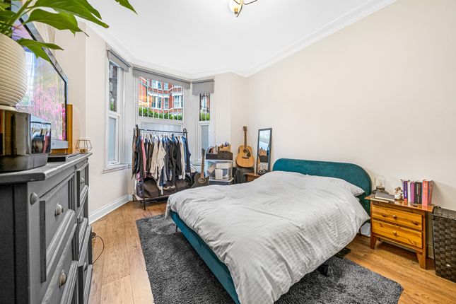 Thumbnail Flat for sale in Cremorne Road, London