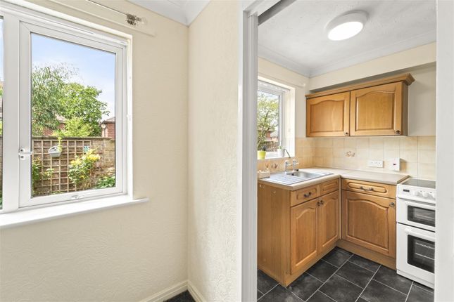 Flat 7, Redfern House, Harrytown, Stockport photo 5