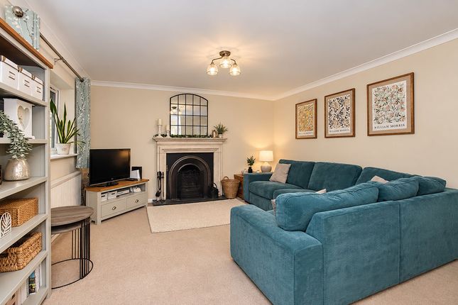 Bulbourne Court, Tring photo 3