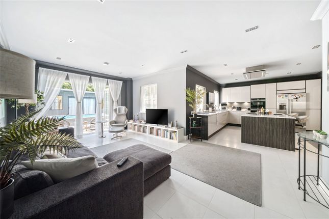 Thornfield, 8, Lynne Walk, Esher photo 4