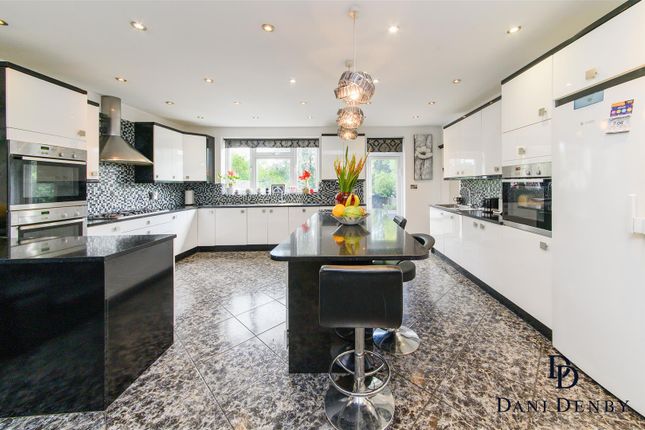 1000, Hillcrest Avenue, Edgware photo 3