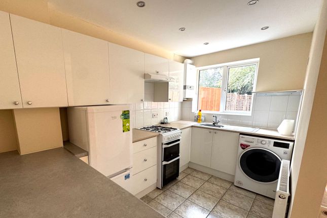 127, Larksfield, Egham photo 4