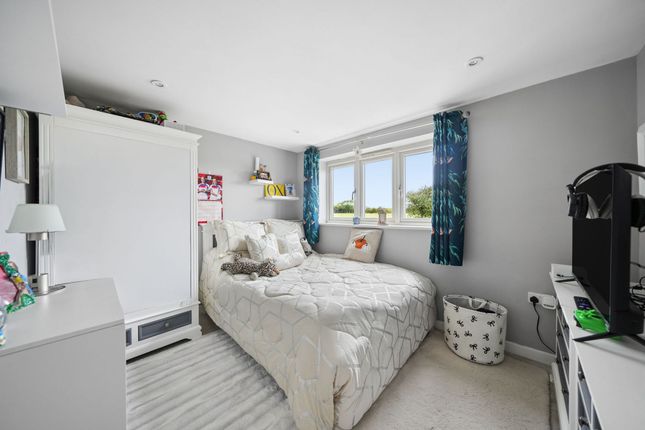 6 Lynnens View, Aylesbury photo 4