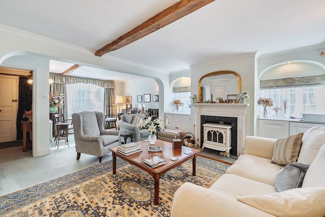 Living Room, Bay