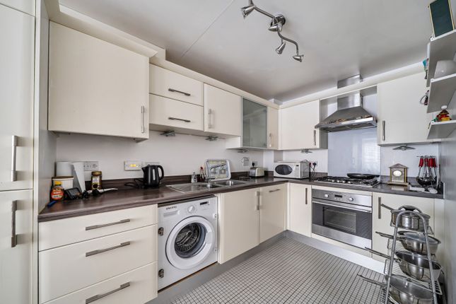 7, Fairwater Drive, Shepperton photo 2