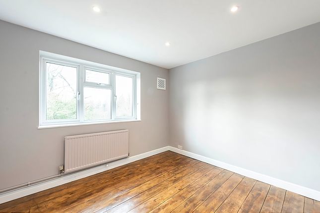 Maisonette to rent in Marshals Drive, St.Albans