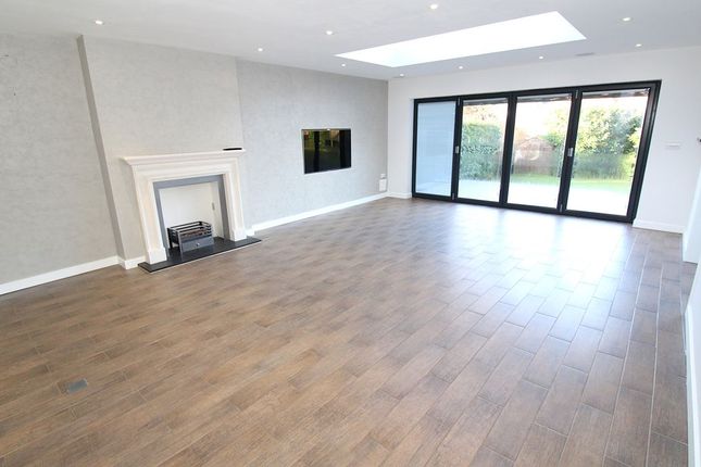 4, Stagbury Avenue, Chipstead photo 3